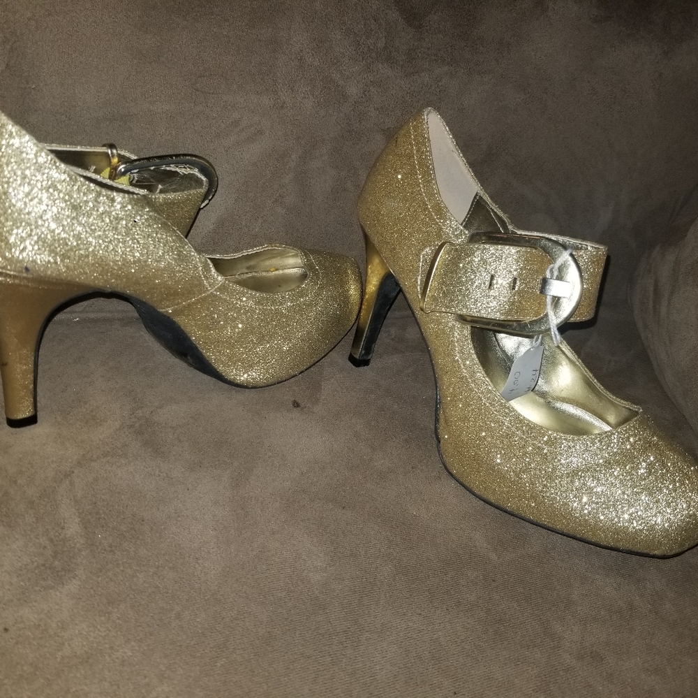 Heels - Picture 2 of 2